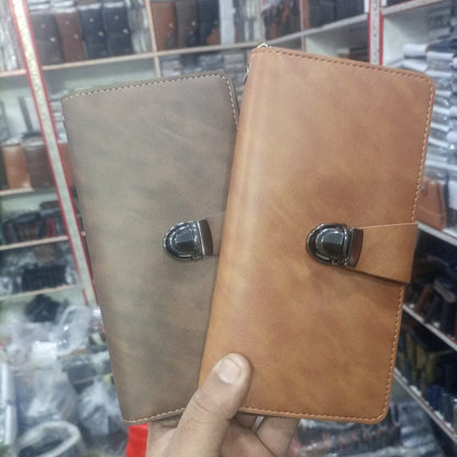 Upgrade your everyday carry with this Men’s Large Capacity Leather Wallet in Camel Brown